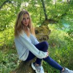 Hümeyra Aydoğdu Instagram - 🦚 İçiniz nasılsa, dışarısı da öyledir 🦚🌱🎋🍃🌾🌳🪴🎍☘️🌺💫 Düsseldorf, Germany