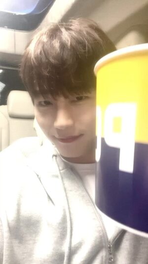 Ha Jong-woo Instagram - 오늘 저녁 8시50분 tvN소용없어 거짓말!🎵
🍿

#소용없어거짓말 #tvn #mylovelyliar
