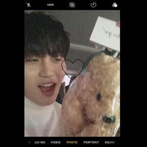 Ha Jong-woo Instagram - 💗😉🙂💕
