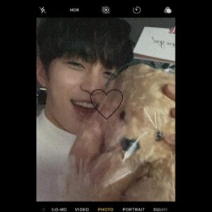 Ha Jong-woo Instagram - 💗😉🙂💕