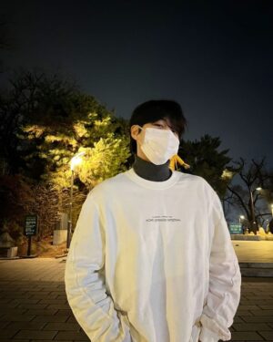 Ha Jong-woo Instagram - 밤 산책📷