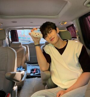 Ha Jong-woo Instagram - 케이스 자랑 ~.~