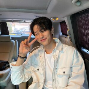 Ha Jong-woo Instagram - 브이 V