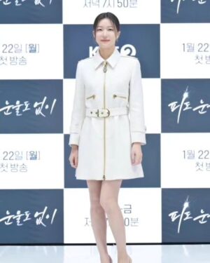 Ha Yeon-joo Instagram - 제작발표회 했어요!
오늘부터 월-금 저녁 7시 50분 <피도 눈물도 없이>
많은 관심 부탁드려요❣️
.
지난 작품 끝나고 정글의 법칙 촬영 이후로
-결혼
-발리에서 200시간 요가 연수
-소울숲 요가복 런칭
-31주간 보이차 포함 차 수업 수료
-올드소울티 보이차 런칭
-1년간 마크로비오틱 레벨1 과정 수료
-소울숲시큐리티 설립 등 개인적인 일로만 바쁘게 보내다보니 이런 자리 낯설었잖아요.😝 그 사이 몇 년이 훌쩍❣️
.
드디어 만나요❣️