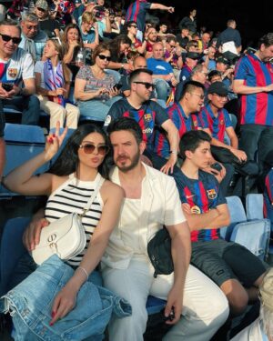 Haifa Hassony Instagram - حبيبي برشلوني 🤭
:
:
اني لا برشلونية ولا ريالية 🤣 بس ردت اشجع شي 🤣