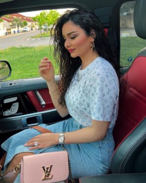 Haifa Hassony Instagram - 🙋🏻‍♀️