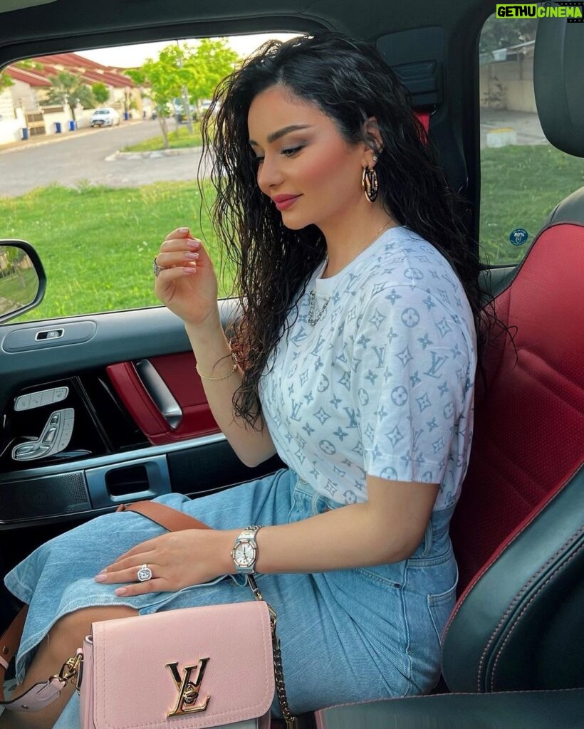 Haifa Hassony Instagram - 🙋🏻‍♀️