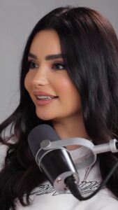 Haifa Hassony Instagram - يوم الاربعاء الساعة ٨ مساءً ترقبوا حلقة بودكاست قوية 🎥 مع اجمل والطف اثنين بكر و هيفاء .. منو متحمس؟😍🔥