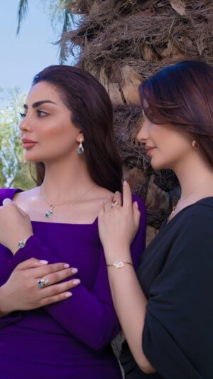 Haifa Hassony Instagram - من ٦ سنين بديت المشوار ، و هسة ويه أختي راح نكمل المشوار 
@swissgalleryofficial