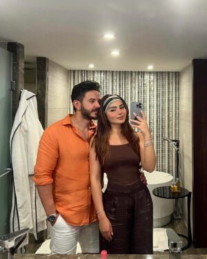 Haifa Hassony Instagram - كل عام وانت بخير  ياهديتي من الله … 
كل عام وانت حبيبي وصديقي ورفيق دربي والقريب لقلبي .. 
كل عام وانت اجمل شخص بحياتي ربي ميحرمني منك طول العمر 🤲 
كل عام هالعمر كاتب الك أشياء جميلة مليانة رضا وفرح وسعادة وراحة بال يارب 🤲 
كل عام والدنيا ماتحلى اله بيك وبعيونك وبصوتك .. 
كل عام واني احبك واضل اكول احبك كدام كل العالم 🥹 
@bakr_khald