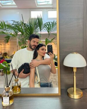 Haifa Hassony Instagram - كل عام وانت بخير  ياهديتي من الله … 
كل عام وانت حبيبي وصديقي ورفيق دربي والقريب لقلبي .. 
كل عام وانت اجمل شخص بحياتي ربي ميحرمني منك طول العمر 🤲 
كل عام هالعمر كاتب الك أشياء جميلة مليانة رضا وفرح وسعادة وراحة بال يارب 🤲 
كل عام والدنيا ماتحلى اله بيك وبعيونك وبصوتك .. 
كل عام واني احبك واضل اكول احبك كدام كل العالم 🥹 
@bakr_khald
