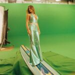 Hailee Steinfeld Instagram - A million THANK YOU’S for a million views… 🧜🏼‍♀️🌴🌊🌞🏄🏻‍♀️ COAST video out now. 🫶🏼 Thank you for watching/listening/sharing/loving. This has all happened because of you and the incredible team of people that came together to execute the vision. ( Special shouts to @yimmyayo ) Couldn’t be more grateful. Lfc 💞
