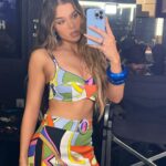 Hailee Steinfeld Instagram - T-minus 30 minutes until the WW launch of the COAST MV!!!! We haven’t been waiting for this moment or anything… This couldn’t have happened without you. Thank you. I love you!!🌊🫶🏼🧜🏼‍♀️🌞🏄🏻‍♀️