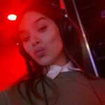 Hailee Steinfeld Instagram - new episode of @hawkeyeofficial out now & new episode of @dickinson out tomorrow… love from inside the vortex 🚀