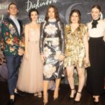 Hailee Steinfeld Instagram - you’re gonna lose your mind when you see these people shine. couldn’t be more proud of our entire cast & crew. 3 days!!!! @dickinson