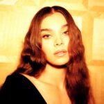 Hailee Steinfeld Instagram - premiere night… 💛🫀🧜🏼‍♀️ dickinson season 3 in 3 days!!!