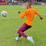 Hakim Ziyech Instagram - Long balls with Hakim Ziyech 🔥 How many would you do? On tour with @turkishairlines ✈️
