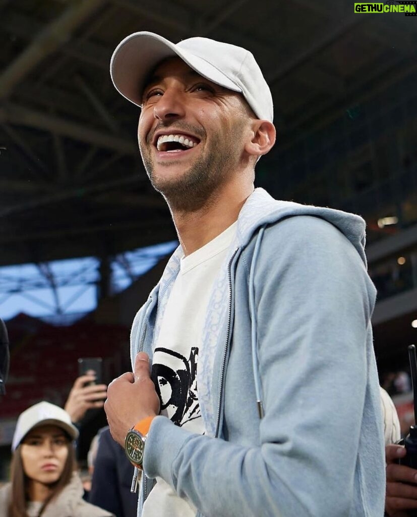 Hakim Ziyech Instagram - A smile a day keeps the noise away 😁