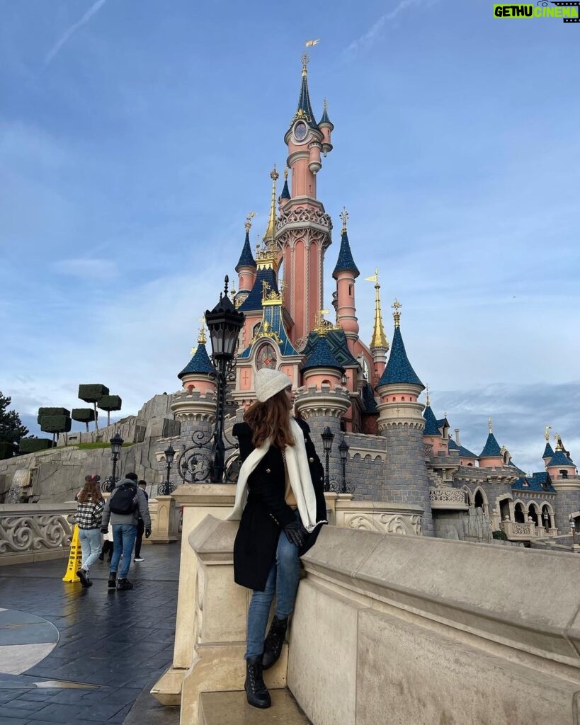 Hala Al Turk Instagram - Disneyland Paris 🇫🇷🪄 #paris #france Made With Magic