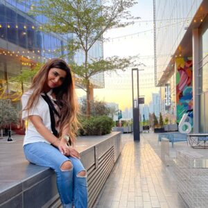 Hala Al Turk Instagram - Well hello there🧐!
Miss you❤️

هلا والله!!
وحشتوني حبايبي❤️