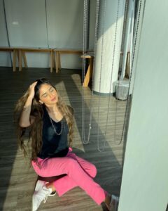 Hala Al Turk Instagram - هلا بالحلويييين! شلون كان يومكم🌚🙄؟