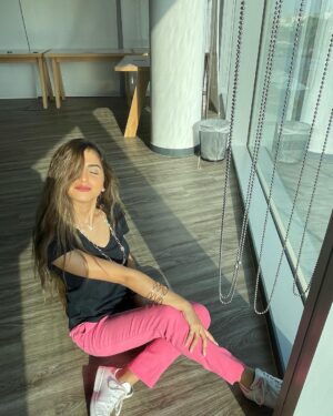 Hala Al Turk Instagram - هلا بالحلويييين! شلون كان يومكم🌚🙄؟