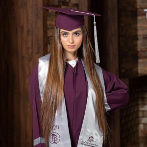 Hala Al Turk Instagram - السلام عليكم و رحمة الله و بركاته .. الحمدلله دائماً و ابداً. و هني تنتهي رحلتنا الدراسية في مدرسة عبدالرحمن كانو الدولية، "١٥" سنة مرت على خير. شكرا مدرستي❤️❤️❤️ و شكرا معلميني❤️❤️❤️❤️ و معلماتي❤️❤️❤️❤️ بلا استثناء🙏🏻❤️، شكرا عائلتي جميعكم على تعبكم ووقفتكم معاي❤️🙏🏻، شكرا يدتي الاستاذة مها الترك❤️ من كل قلبي على كل شي سويتيه في حقي و اتمنى اني بيضت ويهج والله قدرني🙏🏻❤️، و من كل قلبي اشكر بنات الصف و ربعي كلهم على حبهم الصادق ووقفتهم معاي في كل شي امون، آمنه، زهرا،نور، ليليا و حسن يونس💓💓💓💓💓💓💓🙏🏻🙏🏻🙏🏻🙏🏻