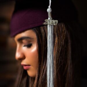 Hala Al Turk Instagram - السلام عليكم و رحمة الله و بركاته .. الحمدلله دائماً و ابداً. و هني تنتهي رحلتنا الدراسية في مدرسة عبدالرحمن كانو الدولية، "١٥" سنة مرت على خير. شكرا مدرستي❤️❤️❤️ و شكرا معلميني❤️❤️❤️❤️ و معلماتي❤️❤️❤️❤️ بلا استثناء🙏🏻❤️، شكرا عائلتي جميعكم على تعبكم ووقفتكم معاي❤️🙏🏻، شكرا يدتي الاستاذة مها الترك❤️ من كل قلبي على كل شي سويتيه في حقي و اتمنى اني بيضت ويهج والله قدرني🙏🏻❤️، و من كل قلبي اشكر بنات الصف و ربعي كلهم على حبهم الصادق ووقفتهم معاي في كل شي امون، آمنه، زهرا،نور، ليليا و حسن يونس💓💓💓💓💓💓💓🙏🏻🙏🏻🙏🏻🙏🏻