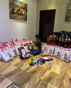 Hala Al Turk Instagram - 🇧🇭❤️❤️❤️❤️🙏🏻👑 تضامناً مع الحملة الوطنية #فينا_خير والتي اطلقها صاحب السمو الشيخ ناصر بن حمد آل خليفة حفظه الله، للمساهمة في دعم الجهود الوطنية لمكافحة فيروس كورونا🦠 يسعدني ويشرفني التبرع بثياب عيد لِ(١٥٠) طفل وطفلة من الأطفال اليتامى والمحتاجين بمناسبة قرب قدوم عيد الفطر المبارك ، أعاده الله على الجميع وعلى وطني البحرين حكومةً وشعباً بالخير والبركة والصحة والعافية والأمن والأمان . كل الشكر والتقدير والاحترام لجمعية التربية الإسلامية لمساعدتي في توصيل الثياب لمستحقيها ، واخص بالشكر الأخ الأستاذ حمد السبيعي 🙏🏻 #وحدتنا_في_قوتنا  #كلنا_فريق_البحرين 
#فينا_خير #البحرين #مجتمع_واعي #جمعية_التربية_الإسلامية  # عشان_البحرين #بلاتينيوم_ريكوردز  #سيدتي #ام_بي_سي١  #وزارة_شؤون_الشباب_والرياضة  #معاً_ضد_الكورونا 
@nasser13hamad
