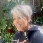 Halle Berry Instagram - 🤍🤍🤍 @pendulumlifeco @clevelandclinic @mayoclinic