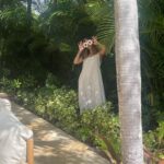 Halle Berry Instagram - I got MY glasses back! Here’s a Sunday daisy dump! 📍@rwmayakoba Playa Del Carmen, Mexico