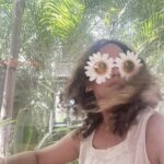 Halle Berry Instagram - I got MY glasses back! Here’s a Sunday daisy dump! 📍@rwmayakoba Playa Del Carmen, Mexico
