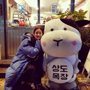Han Chae-young Instagram - #우연히지나가다 #상도목장🐮 #passingby #sangdocafe @lee_si_eon 😎😎