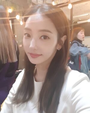 Han Chae-young Instagram - #goodmorning🌞 ~~🤗🤗
