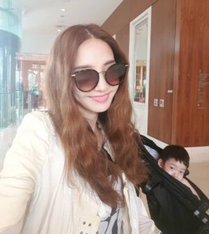 Han Chae-young Instagram - #연휴중 #행복한명절😍 #가족시간 😙😙 #greatholiday #familytime 😙😙😙