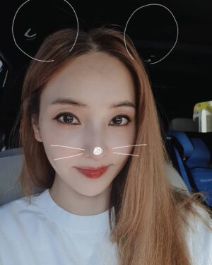 Han Chae-young Instagram - Happy New Year!! 모두 새해복많이 받으시구~ 건강하세요~!! Stay safe!! Love you 💗 💓