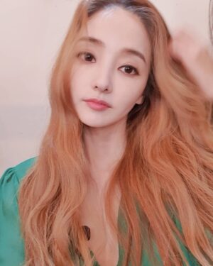 Han Chae-young Instagram - #날씨축축💧 #내피부는촉촉🤪🤪 #rainyday #butmyskinlooksgood 🤭🤭🥰