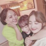 Han Chae-young Instagram - @sambahong #진영이네서~~ #성격좋은선영언니😁😁 At Jinyoung's with her sister!!😘 #우리좀귀엽다😂😂 aren't we cute?😁😁