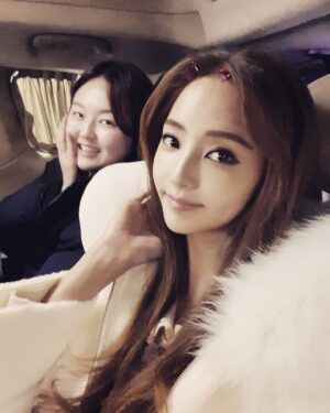 Han Chae-young Instagram - #goodmorning #onthewaytoshoot 감기걸렸어~ 목소리가 안나와요~~ 😷😷 #staywarm😘😘