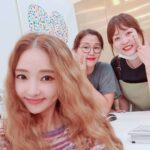 Han Chae-young Instagram - 오랜만에 만난 예전 스타일리스트~♡ So good to see my old stylists😍😍 #wonderland