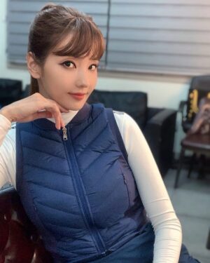 Han Chae-young Instagram - #bangs #cute ??😁😁 #shooting📷