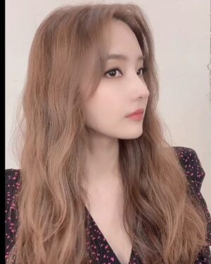 Han Chae-young Instagram - #멕컵중 #셀카놀이중🥰 #makeup #selfie #havingfun😄