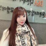 Han Gyu-ri Instagram - 압구정 디앤에이피부과에서 인모드2차 받구왔어요^^ 직원분들도 너무친절하시고 다른 병원에비해 원장님이 직접 꼼꼼히 상담해주시는게 마음에들었어요. 30대가 되니 탄력이 걱정이여서 리프팅 받구왔는데 꼼꼼히 잘해주시고 2차까지받으니 탄력이 좋아지는것같아요^^ 꾸준히 관리가 답이에요 👍 @dnaskin12 @dnaskin_lab #디앤에이피부과 #인어젯원조 #인모드리프팅 #인어젯 #압구정인모드 #튠페이스 #튠모드 #튠모드원조