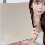 Han Gyu-ri Instagram - #협찬 손상모들 모여라~~ 매일매일감는머리 잦은염색에 지친모발 스칼프메드 골드바이옴 샴푸 & 에센스 & 트리트먼트 3종 관리해줘요! 유익균과 골드바이옴 성분이 건강한 두피 생태계 환경조성, 두피 모발에 고영양 에너지를 공급해서 건강한머릿결을 유지할수있게 도와주는제품이에요! 탈모증상완화 기능성샴푸라서 탈모에도 도움을줘요! 머릿결도 같이 관리해줘요 우리🙂 #100시간샴푸 #단백질샴푸 #이재욱샴푸 #손상모샴푸 #헤어에센스 #단백질헤어팩 #극손상모케어 #상한머리복구 #트리트먼트 #손상모트리트먼트