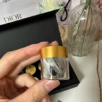 Han Gyu-ri Instagram - 설날이 다가와서 부모님 선물용으로도 너무좋구 잦은 야근과 스트레스에 시달리는 직장인들, 체력과기력이 약해지신분들에게 모두 추천드려요~~🙂 설맞이 50%할인행사 중이니 참고하고 구매하시면 좋을것같아요^^ 동의보감에 기록된 전통방식으로 법하여 8가지 귀한 재료로 정성껏 빚어낸 제품이에요~ 녹향,침향,신당귀,침향을 기본으로 숙지황,홍삼,진피를 추가하고 국내산 천연꿀로 반죽하여 정성껏 빚어낸 환이에요! 국내수급 어려운 녹용, 침향 제외 모든 재료를 국내산을 사용하여 제조하여 믿고 먹을 수 있는점에 안심이되요!👍 #아유타 #건강식품#부모님선물#연말선물#송년회선물#연말선물추천#연말선물세트#건강선물#신년선물#선물세트#선물추천
