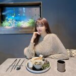 Han Gyu-ri Instagram - #협찬 평일저녁 선영이와 #용산데이트 용산역인근 #목계화원 이구요. 깔끔하고 고급스러운 분위기라서 특별한날 데이트하기에도 좋을것같아요! 프리미엄 정찬코스먹었는데 죽부터 해물 + 샤브샤브까지 구성이 좋아서 좋은추억만들고왔어요.😊 @mokgyehwawon #용리단길 #용산 #신용산 #삼각지 #맛집 #술집