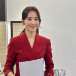 Han Hye-jin Instagram - #채널A #티처스 #성적을부탁해티처스 요즘 학부모님들과 학생들에게 티처스 잘 보고 있다는 인사를 정말 많이 받아요. ^^ 오늘도 초등학생 아이가 엄마랑 수줍게 찾아와서 티처스 나오는 이모한테 인사하고 싶다고 잘 보고 있다고 얘기해 줘서 참 뿌듯했어요. 😍 학부모가 되면서 어렵고 고민 될 때가 참 많았는데 티처스를 통해서 저도 매 회 많이 배우고 깨닫게 되네요. 정승제 조정식, 두 좋은 선생님들을 만나 변화되는 아이들을 보며 엄마의 마음으로 함께 가슴 벅차 울컥할 때도 많았구요. 좋은 프로그램에 함께 할 수 있어서 감사할 뿐입니다. ^^ 여름에 시즌 2로 다시 인사 드릴게요. 🧡 행복한 2월 되세요! 🙏🏻