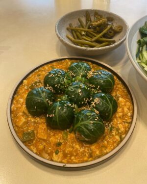 Han Hye-jin Instagram - 눈 오는 날 ☃ 오랜만에 만나 가보고 싶었던 #난포한남 에서 맛있는 음식도 먹고 (완전 제 스타일🍜) 이런저런 이야기 나누며 많이 웃고 서로 위로하고 🥹 예쁘고 착한 동생 소이 @yoonsoy 덕분에 사진도 건지고 따뜻한 차 한잔에 서로 믿음을 다지며 헤어졌네요 😁 날씨가 많이 추워요 ❄️ 눈길 조심하시고 감기도 조심하세요 🙏🏻❤️