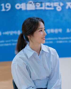 Han Hye-jin Instagram - 네이버 포스트에 올라 온 💚

#바닷마을다이어리 

한혜진, 네자매 이야기

열일하시는 에이스팩토리 홍보팀 늘 감사해요💙 

공연도 일주일 남짓 남았네요. 
마지막까지 힘내서 좋은 연기 보여 드리도록 노력할게요 ^^
오늘도 좋은 하루 보내세요 💙