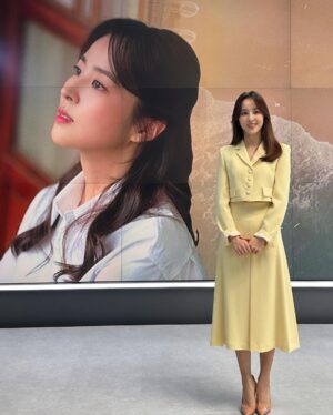 Han Hye-jin Instagram - JTBC #뉴스룸 오늘 저녁 6시
연극 #바닷마을다이어리 이야기 나누고왔어요. 많이 시청해 주세요 🥰
너무 예쁘셔서 깜짝 놀란 #강지영앵커 님과도 한 컷😍